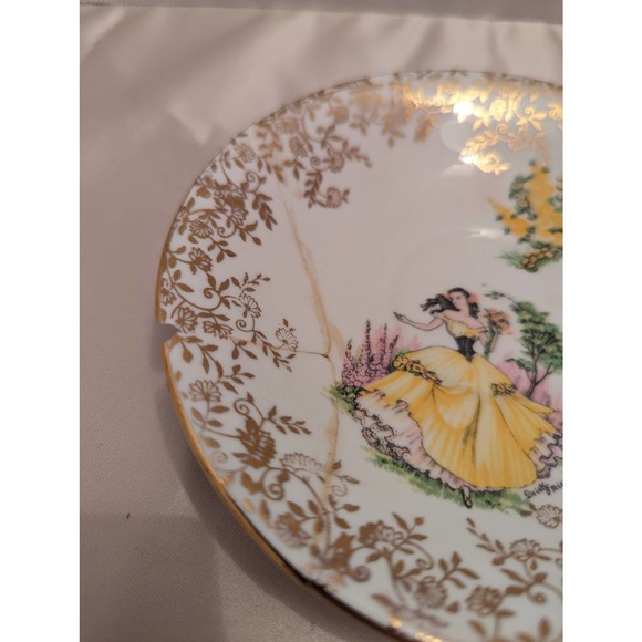 Queen's Bone China Cup and Saucer - Picture 6 of 6